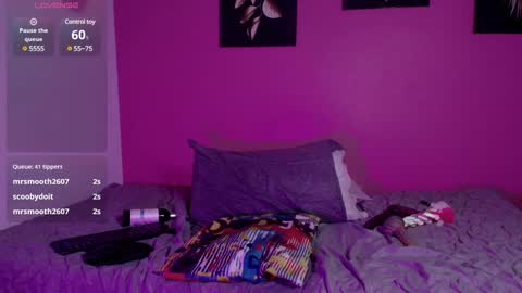 Snapshot of naturaltitss_ chatting on 01.19.25 Gwen online show from 01.19.25