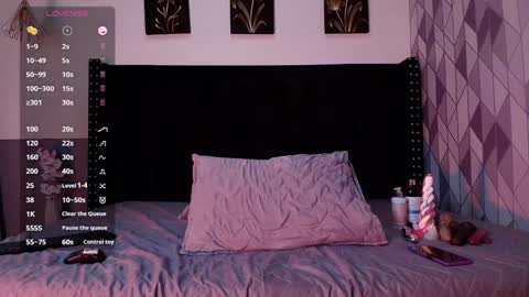 Snapshot of naturaltitss_ chatting on 02.01.25 Gwen online show from 02.01.25