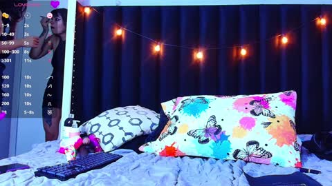 Snapshot of naturaltitss_ chatting on 02.05.25 Gwen online show from 02.05.25