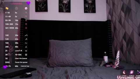 Snapshot of naturaltitss_ chatting on 03.12.25 Gwen online show from 03.12.25