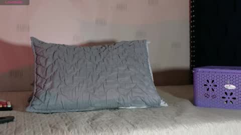 Snapshot of naturaltitss_ chatting on 10.02.25 Gwen online show from 10.02.25