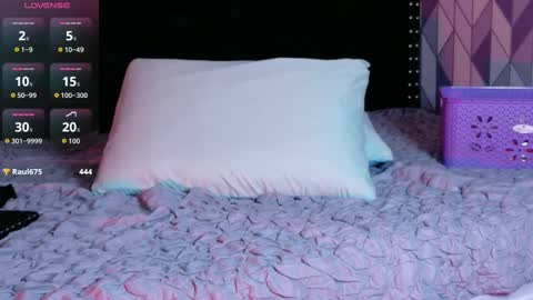 Snapshot of naturaltitss_ chatting on 10.03.25 Gwen online show from 10.03.25