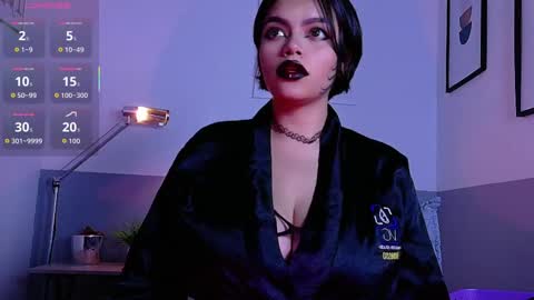 Snapshot of naturaltitss_ chatting on 10.30.25 Gwen online show from 10.30.25