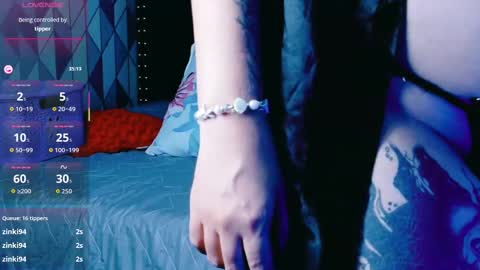 Snapshot of naturaltitss_ chatting on 11.13.25 Gwen online show from 11.13.25