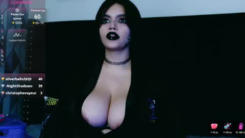 Snapshot of naturaltitss_ chatting on 11.20.25 Gwen online show from 11.20.25