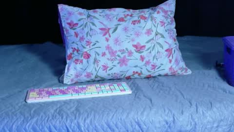 Gwen  online show from 04.13.26