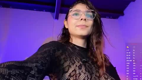 Naty Saenz online show from 11.11.25