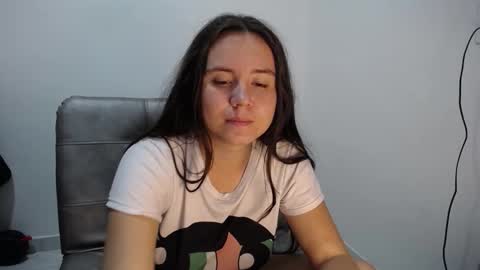 Snapshot of natyscoth chatting on 10.18.25      online show from 10.18.25