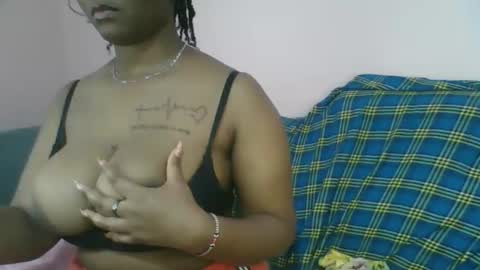 Snapshot of naughti_garlie chatting on 10.11.25 naughti_garlie online show from 10.11.25