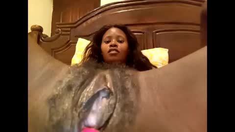 Snapshot of naughty_babe000 chatting on 01.24.25 alisha online show from 01.24.25