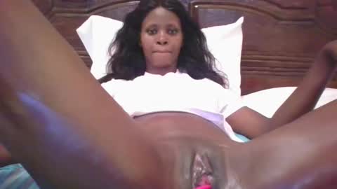 Snapshot of naughty_babe000 chatting on 02.08.25 alisha online show from 02.08.25