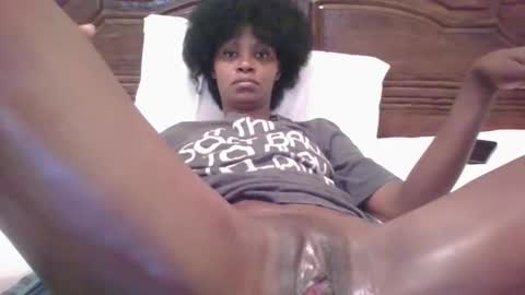 Snapshot of naughty_babe000 chatting on 02.13.25 alisha online show from 02.13.25