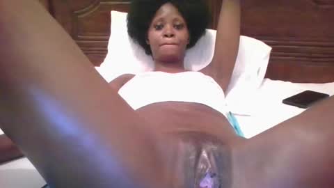 Snapshot of naughty_babe000 chatting on 02.20.25 alisha online show from 02.20.25