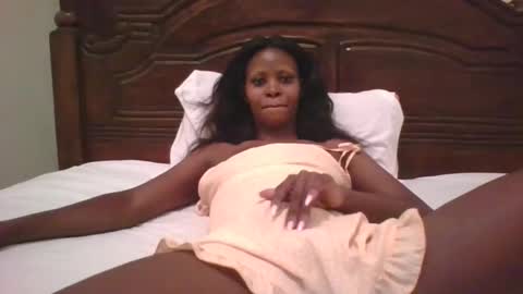 Snapshot of naughty_babe000 chatting on 09.10.25 alisha online show from 09.10.25