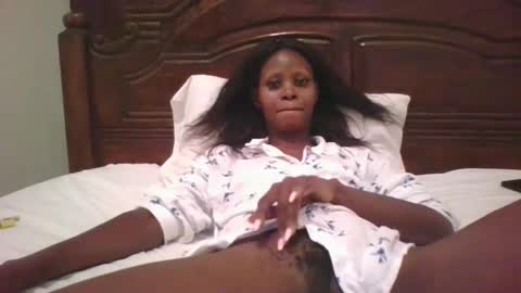 Snapshot of naughty_babe000 chatting on 09.11.25 alisha online show from 09.11.25