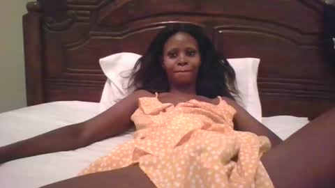 Snapshot of naughty_babe000 chatting on 09.16.25 alisha online show from 09.16.25