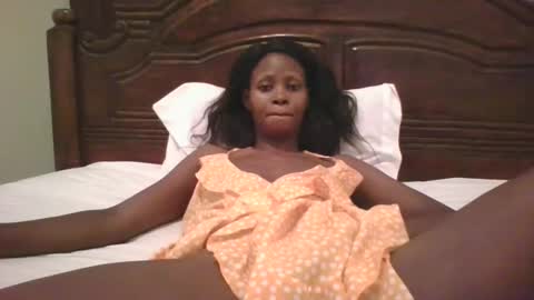 Snapshot of naughty_babe000 chatting on 09.17.25 alisha online show from 09.17.25