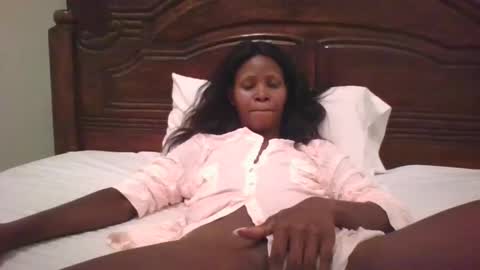 Snapshot of naughty_babe000 chatting on 09.19.25 alisha online show from 09.19.25