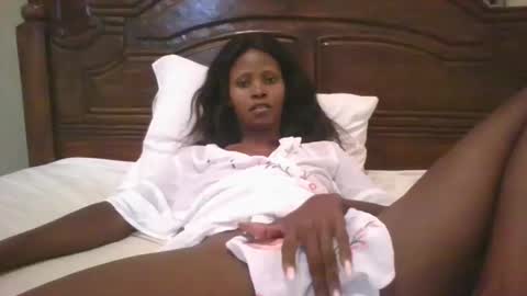 Snapshot of naughty_babe000 chatting on 09.29.25 alisha online show from 09.29.25