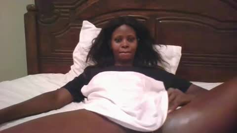 Snapshot of naughty_babe000 chatting on 10.17.25 alisha online show from 10.17.25