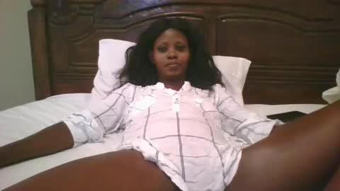 Snapshot of naughty_babe000 chatting on 10.18.25 alisha online show from 10.18.25