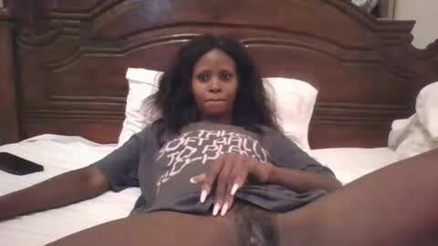 Snapshot of naughty_babe000 chatting on 10.20.25 alisha online show from 10.20.25