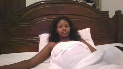 Snapshot of naughty_babe000 chatting on 11.15.25 alisha online show from 11.15.25