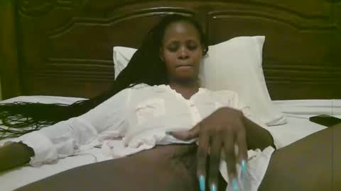 Snapshot of naughty_babe000 chatting on 12.13.25 alisha online show from 12.13.25