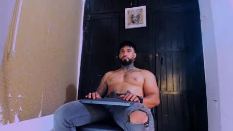 Snapshot of naughty_dominant chatting on 01.10.25 Miller online show from 01.10.25