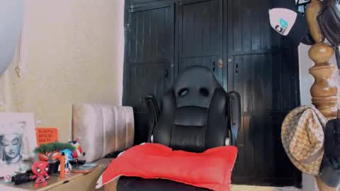 Snapshot of naughty_dominant chatting on 01.17.25 Miller online show from 01.17.25