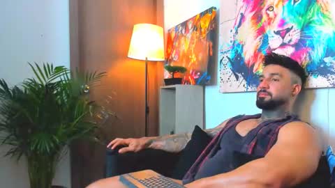 Snapshot of naughty_dominant chatting on 12.01.25 Miller online show from 12.01.25