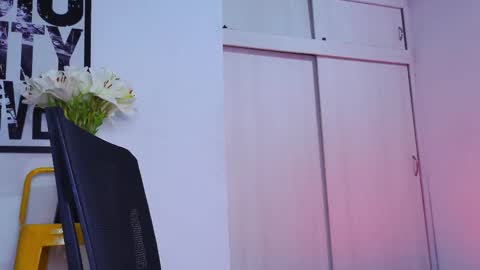 Snapshot of naughty_em_17 chatting on 11.14.25 Em please help me reach 100 thumbs up 3 online show from 11.14.25