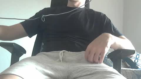 Snapshot of naughty_enzo chatting on 09.27.25 Enzo online show from 09.27.25