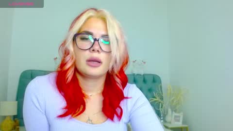 Snapshot of naughty_kittyy1 chatting on 10.04.25 Maria  online show from 10.04.25