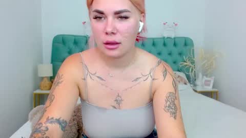 Snapshot of naughty_kittyy1 chatting on 10.05.25 Maria  online show from 10.05.25