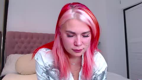 Snapshot of naughty_kittyy1 chatting on 10.14.25 Maria  online show from 10.14.25