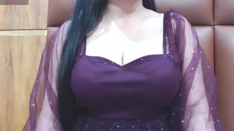 Snapshot of naughty_love489696 chatting on 05.27.26 riya online show from 05.27.26