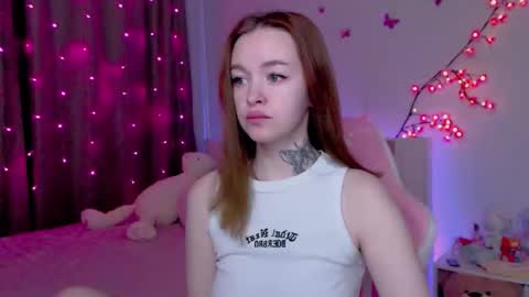 Snapshot of naughty_mablee chatting on 10.06.25 Mable online show from 10.06.25