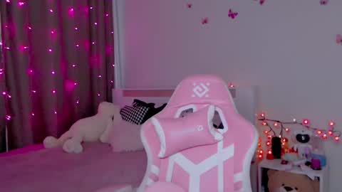 Snapshot of naughty_mablee chatting on 11.04.25 Mable online show from 11.04.25