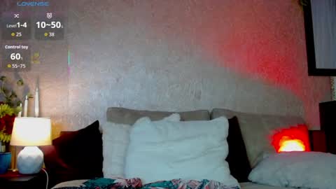 Snapshot of naughty_milena chatting on 06.12.26 Milena online show from 06.12.26