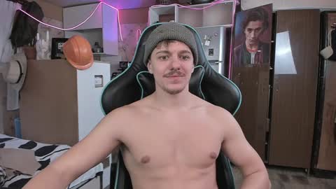 Snapshot of naughty_nik43 chatting on 12.04.24 Nik online show from 12.04.24