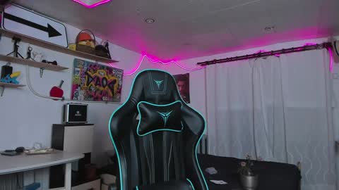 Snapshot of naughty_nik43 chatting on 01.09.25 Nik online show from 01.09.25