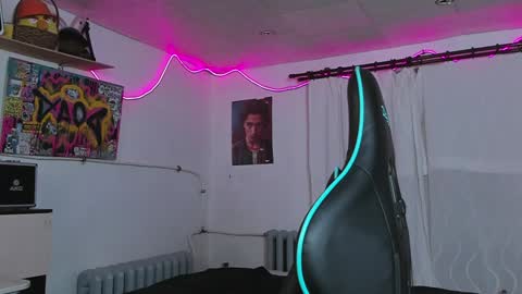 Snapshot of naughty_nik43 chatting on 01.10.25 Nik online show from 01.10.25