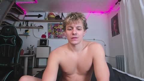 Snapshot of naughty_nik43 chatting on 01.10.25 Nik online show from 01.10.25