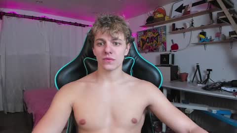 Snapshot of naughty_nik43 chatting on 01.29.25 Nik online show from 01.29.25