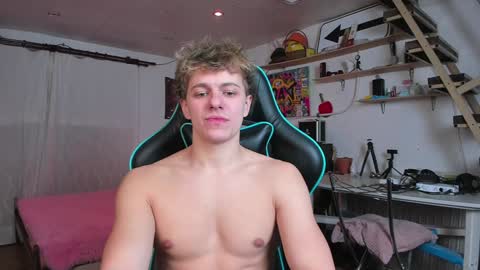 Snapshot of naughty_nik43 chatting on 01.30.25 Nik online show from 01.30.25