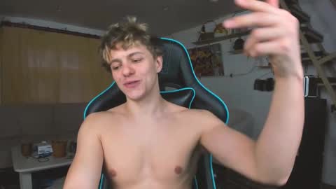 Snapshot of naughty_nik43 chatting on 02.24.25 Nik online show from 02.24.25