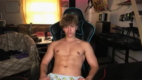 Snapshot of naughty_nik43 chatting on 09.19.25 Nik online show from 09.19.25