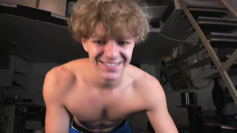 Snapshot of naughty_nik43 chatting on 10.04.25 Nik online show from 10.04.25