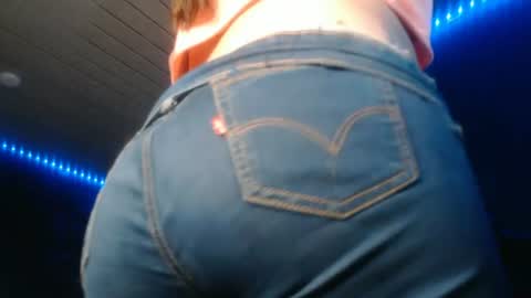 Snapshot of naughtyhotsquirt chatting on 06.11.26 Kimberly online show from 06.11.26